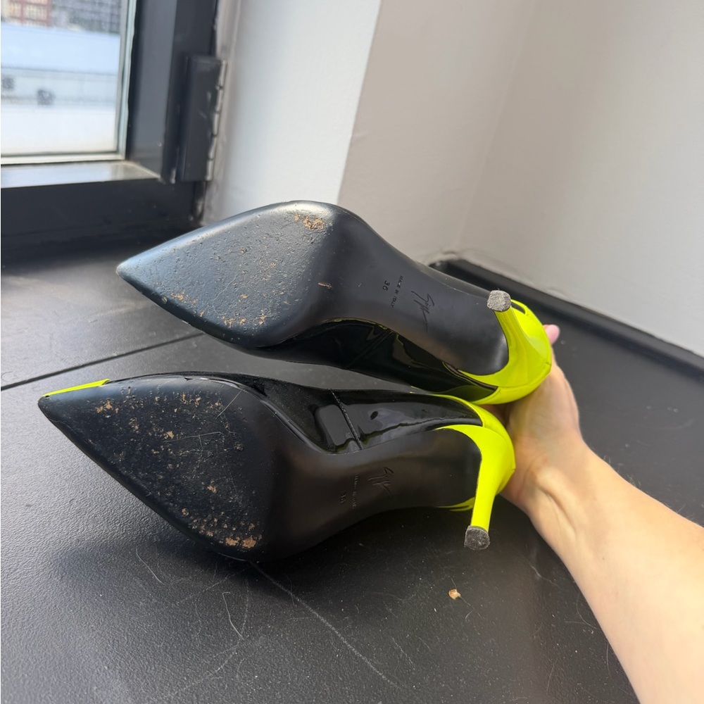 Giuseppe Zanotti Black and Neon Yellow Patent Pointed-Toe Stiletto Pumps - Picture 6 of 6